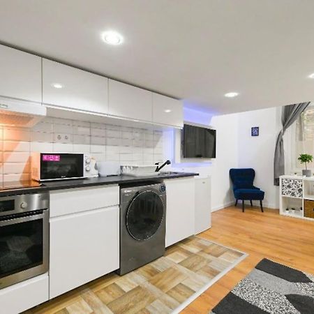 Lovely Studio Flat In Damjanich Street - Leonard Budapest Exterior photo