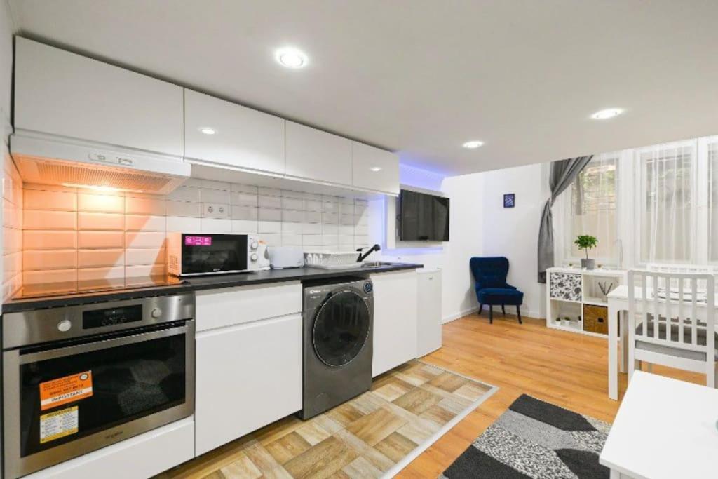 Lovely Studio Flat In Damjanich Street - Leonard Budapest Exterior photo