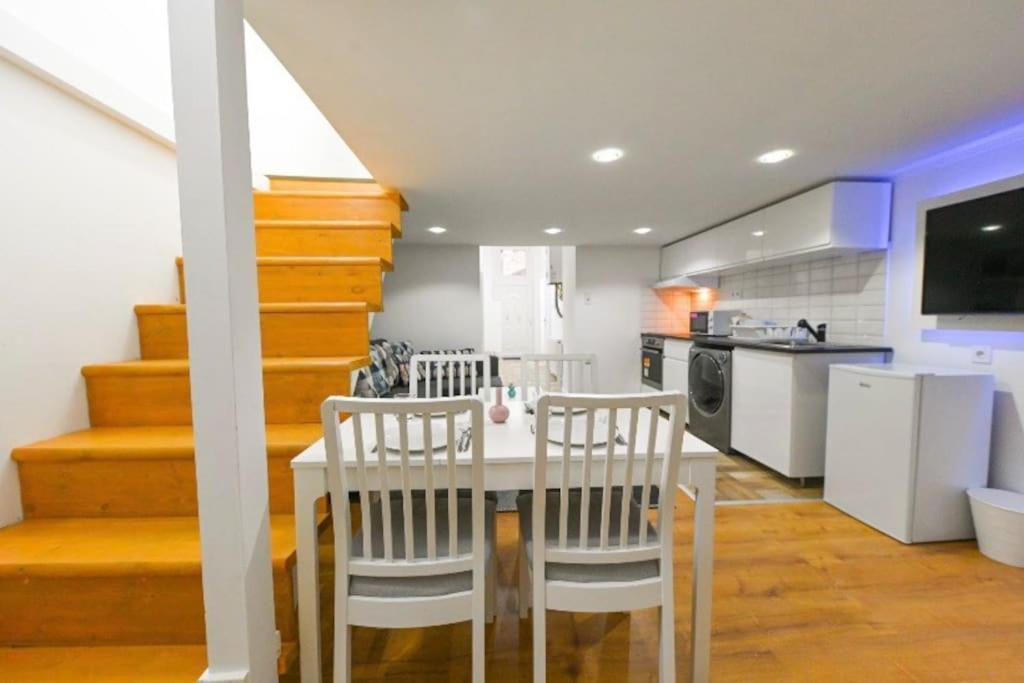 Lovely Studio Flat In Damjanich Street - Leonard Budapest Exterior photo